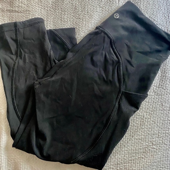 Lululemon crops with pocket 🍋 - Picture 1 of 4